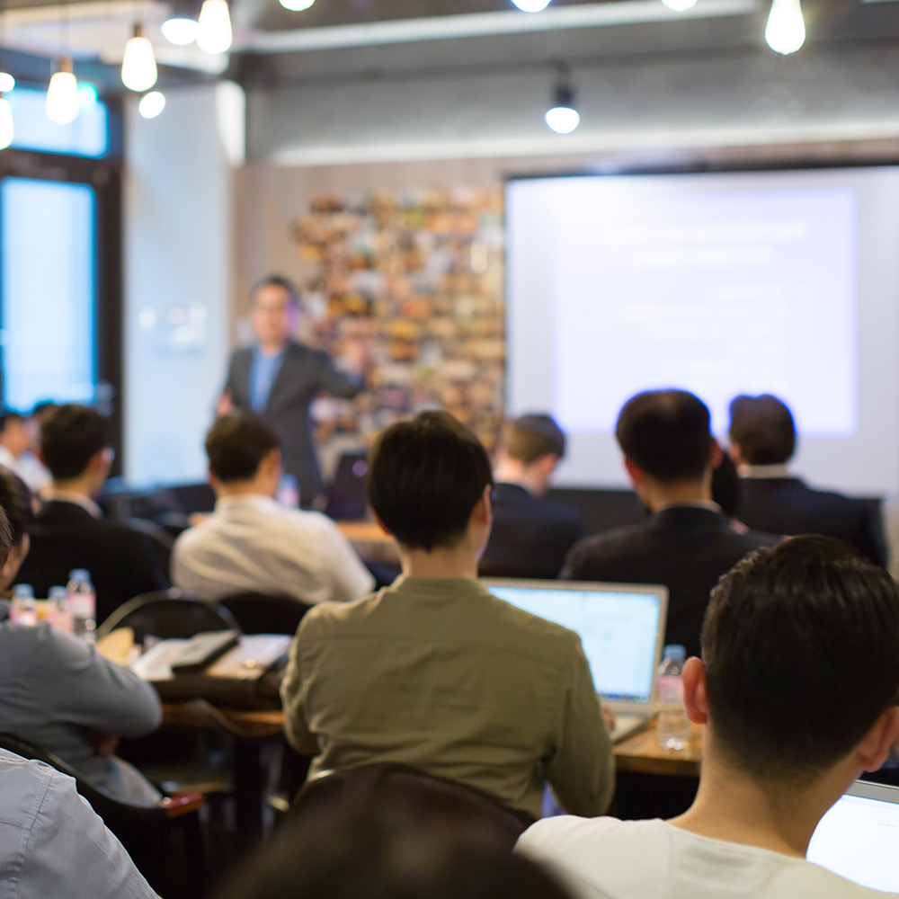 多様な業種と連携し企業にプラスの価値を提供
各専門分野の研修、セミナーもお任せください